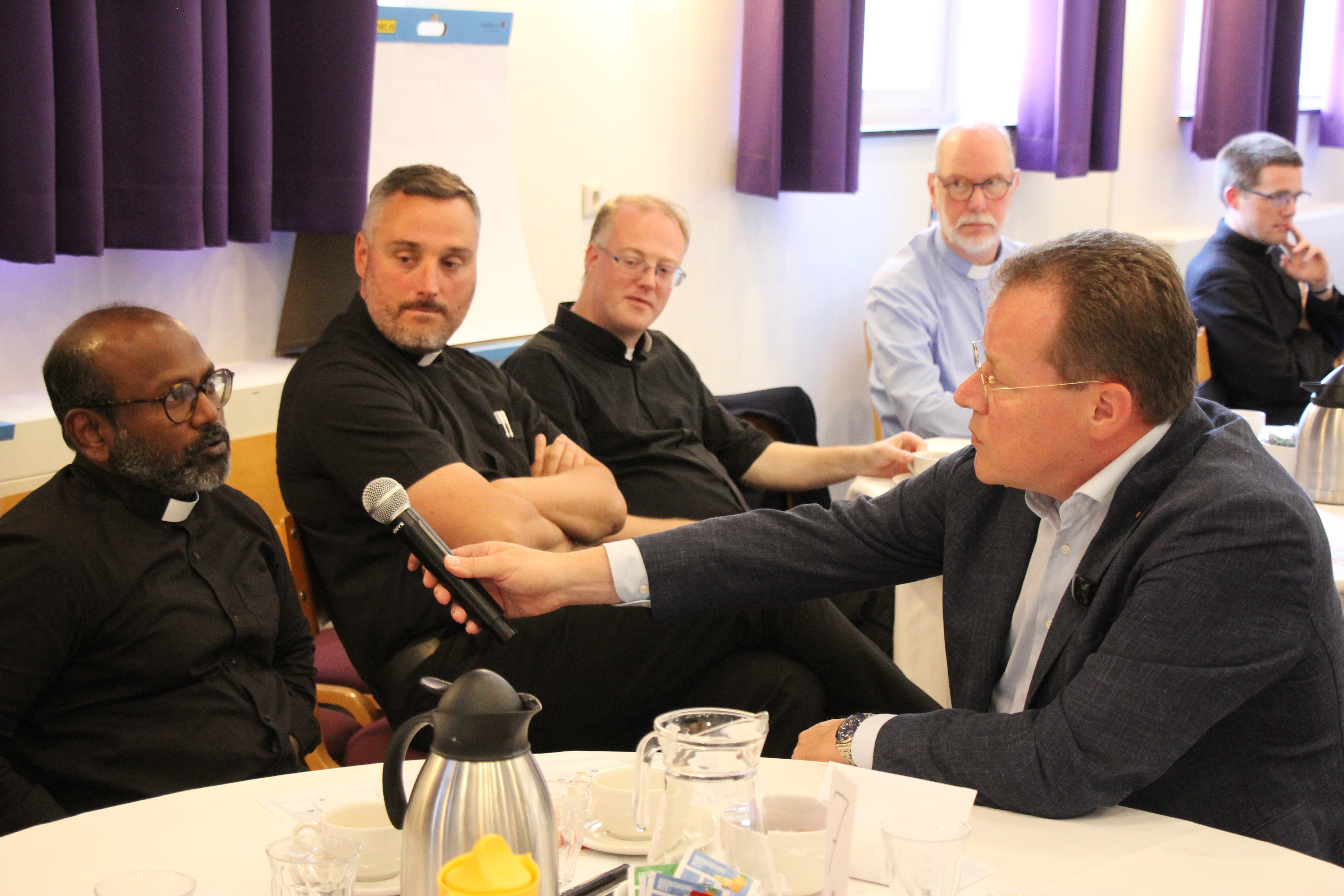 Studiedag priesters over leiderschap: ‘Wees een verbinder en durf risico’s te nemen’
